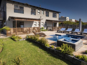Отель Afrovibe Beach Lodge  Седжфилд